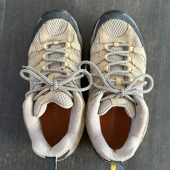 Merrell Women’s Moab Ventilator Hiking shoes - Picture 4 of 10